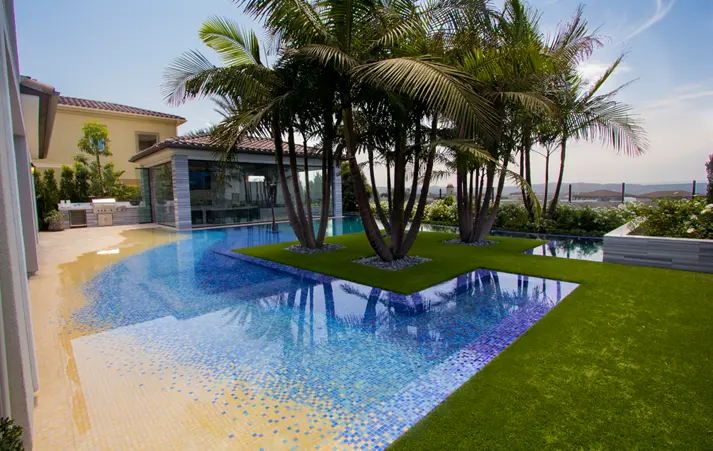 Award Winning Custom Pool Design & Construction