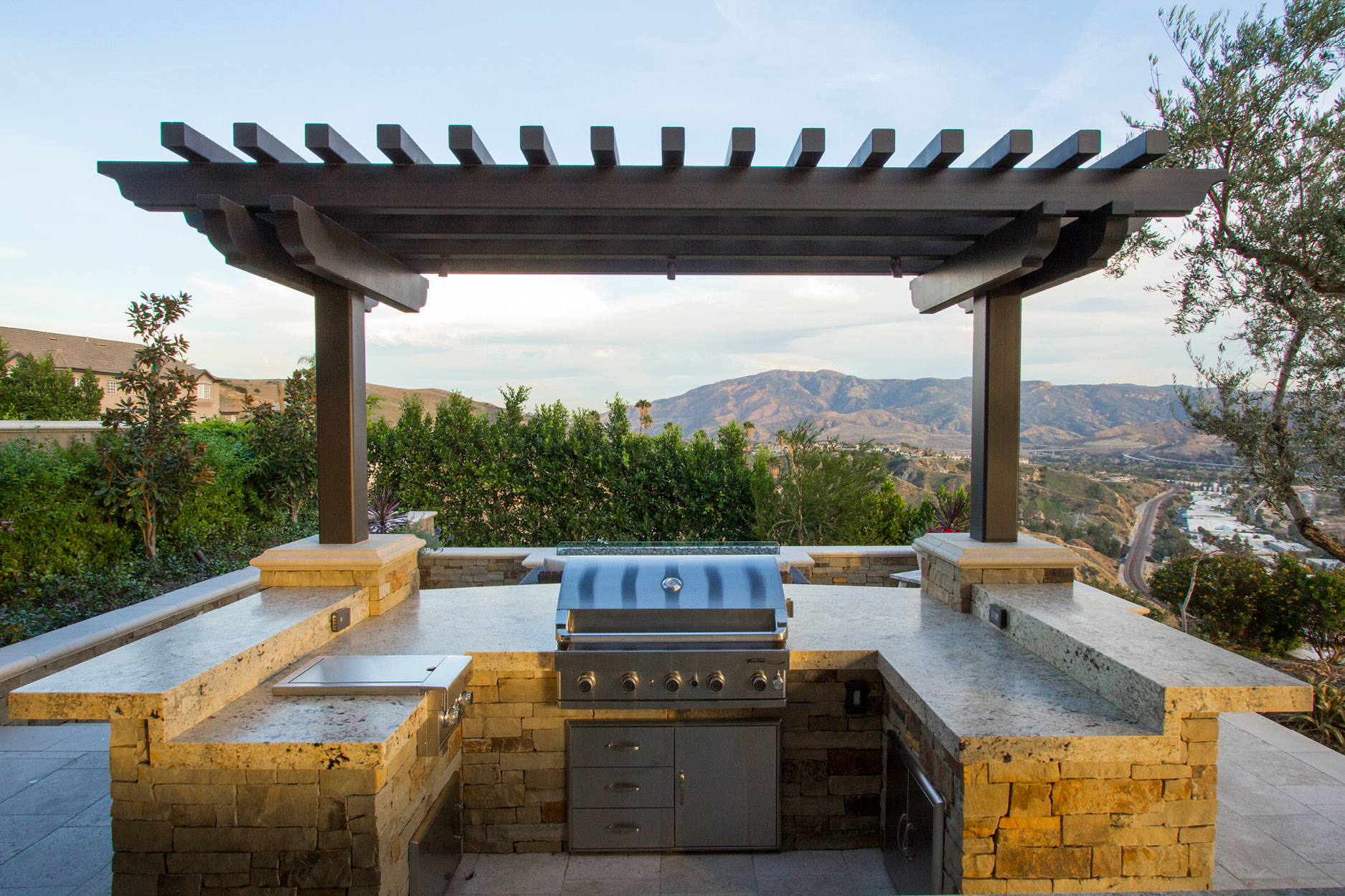 Outdoor Kitchens & BBQs - Splash Pools & Construction, Inc.