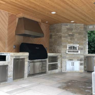 Outdoor Kitchen with Wood Fire Pizza Oven  and Grill