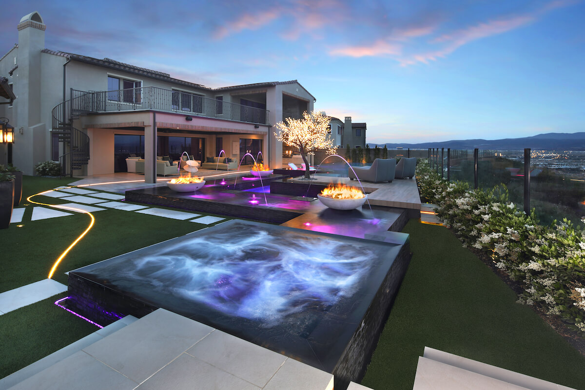 Yorba Linda Pool Contractor builds Modern Outdoor Environments